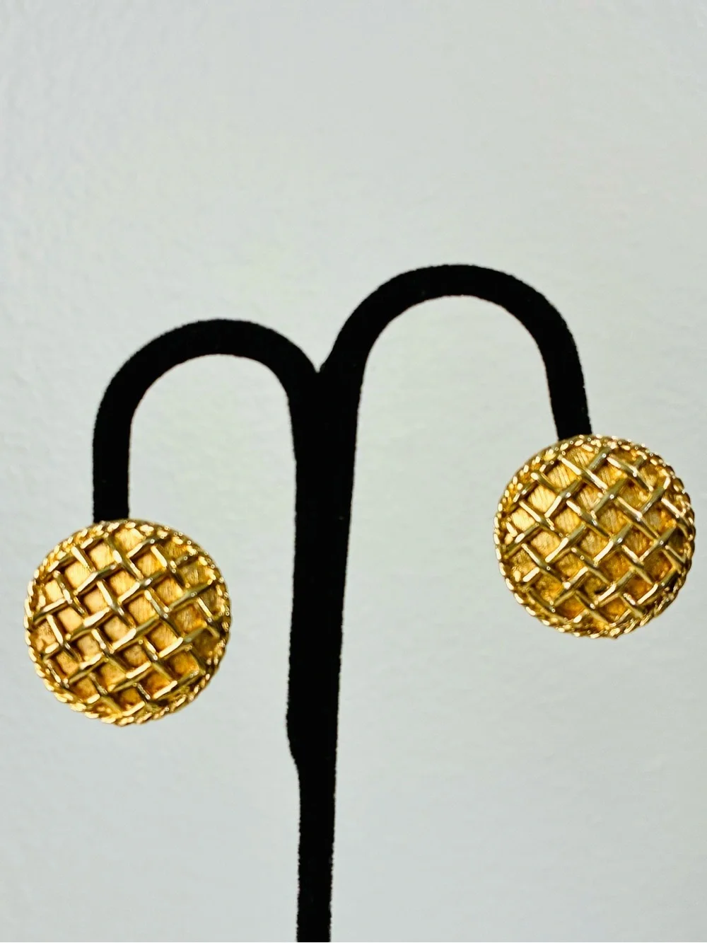 VTG 90s Textured Gold Lattice Disc Clip Earrings Old Money Classic
